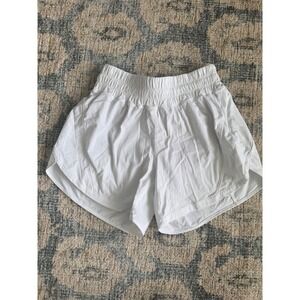 Lululemon Track That Short *5"
White Size 6 Pristine Condition